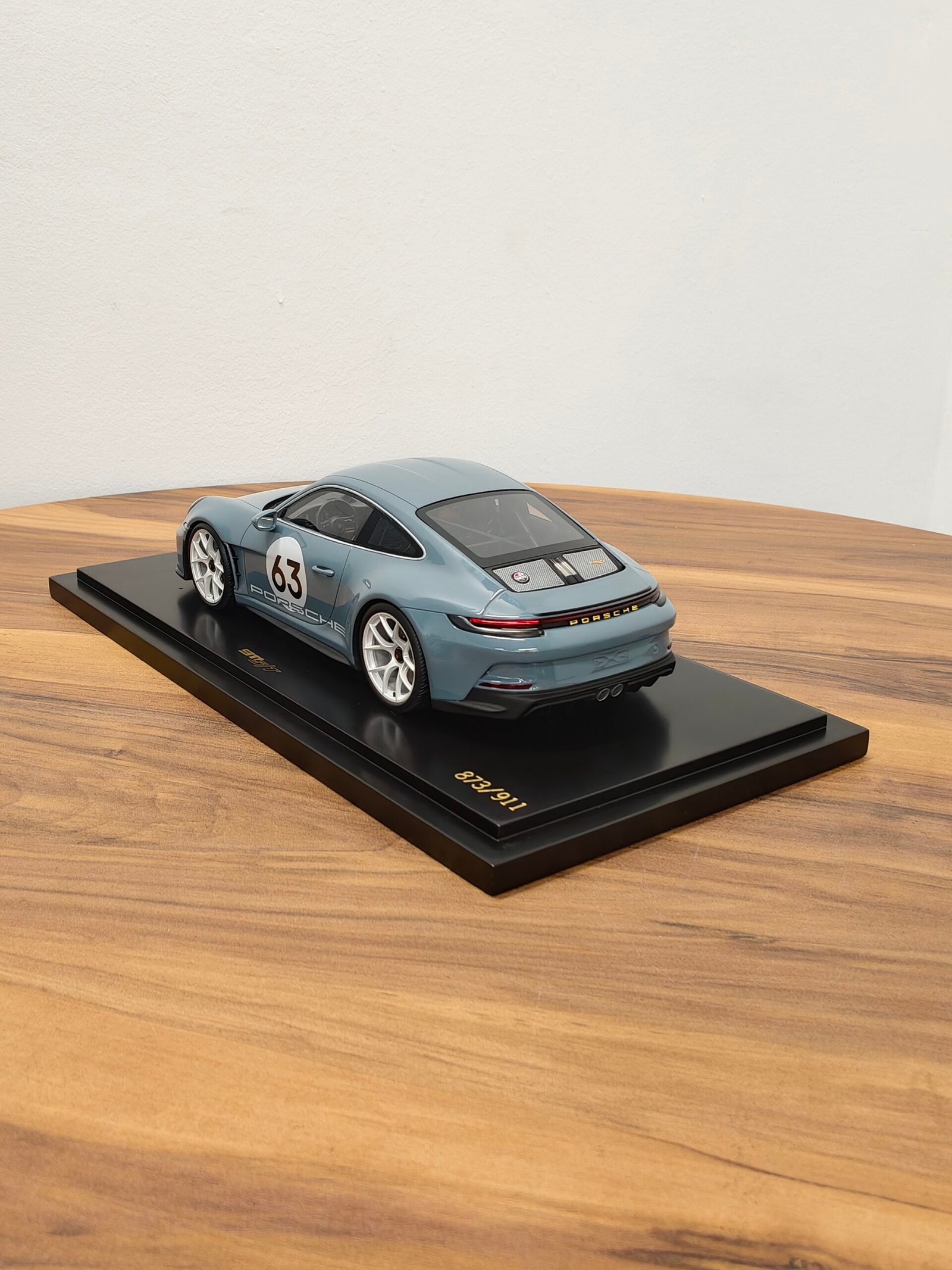 Porsche 911 S/T (Meissen Blue) 1:18 - Image 2
