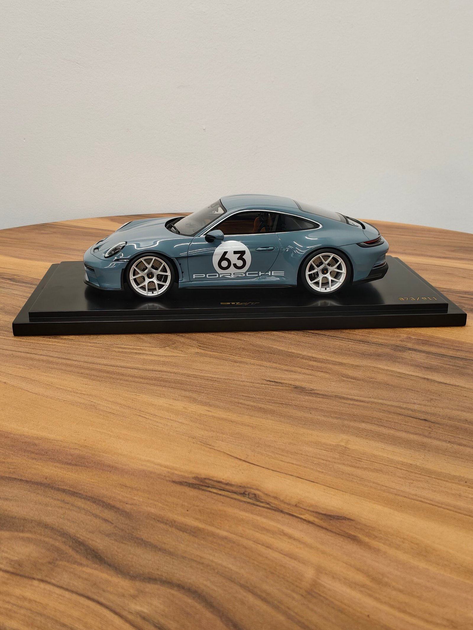 Porsche 911 S/T (Meissen Blue) 1:18 - Image 3