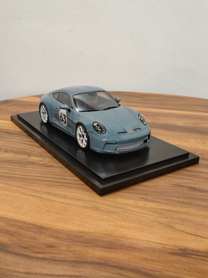 Porsche 911 S/T (Meissen Blue) 1:18 - Image 4