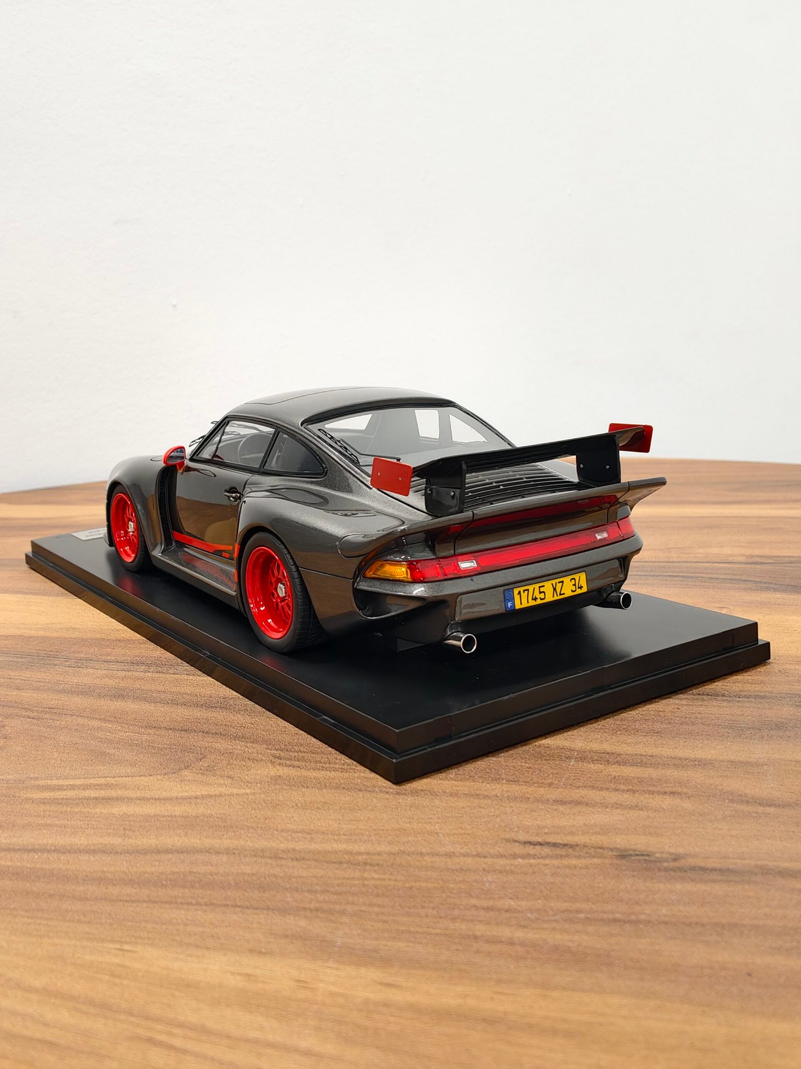 Porsche 911 (993) GT1 Almeras 1:18 Gray - Image 2