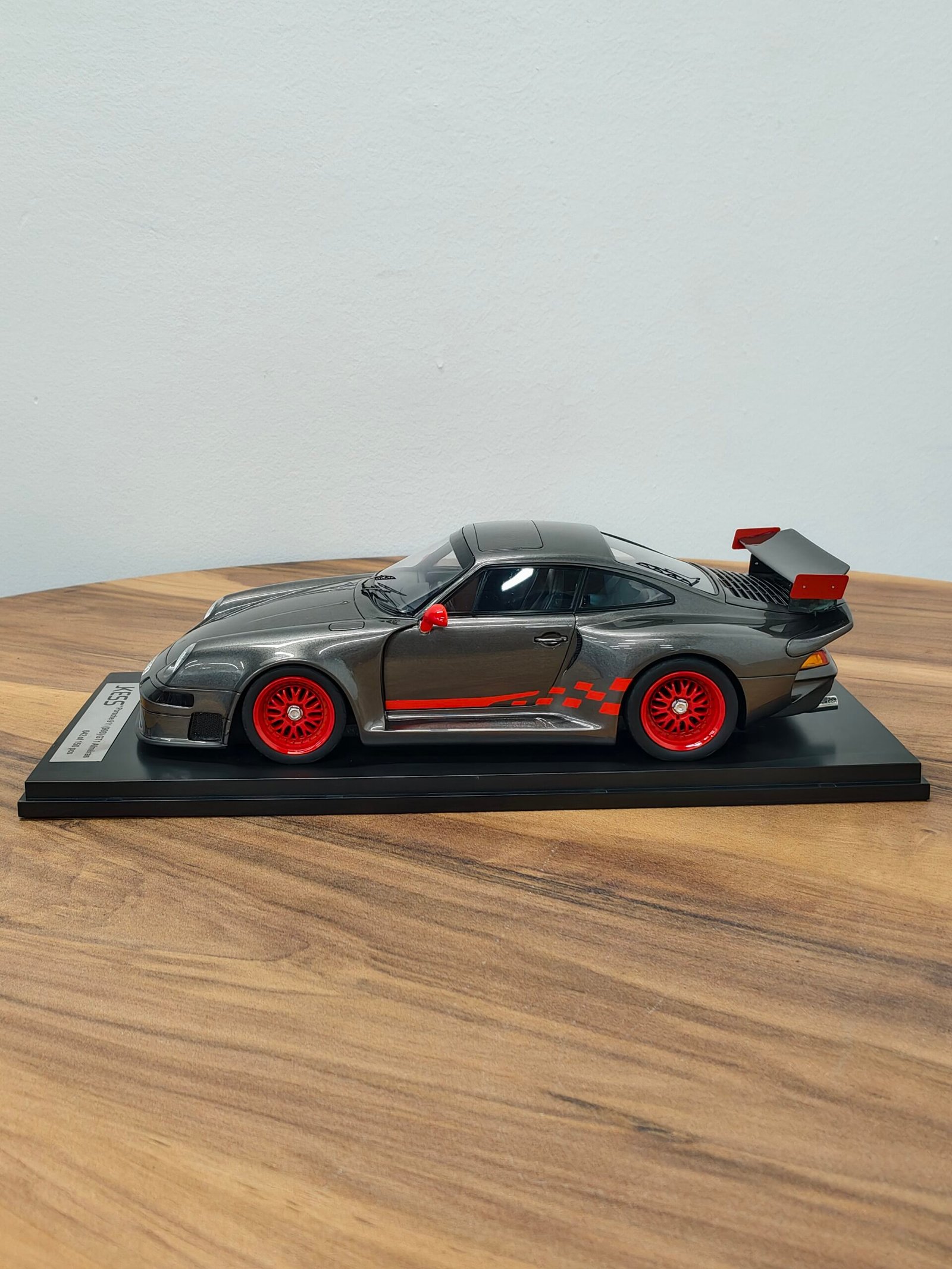 Porsche 911 (993) GT1 Almeras 1:18 Gray - Image 3