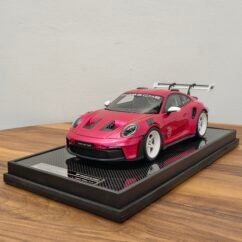 Porsche 911 (992.1) GT3 RS 1:18 Pink Momo