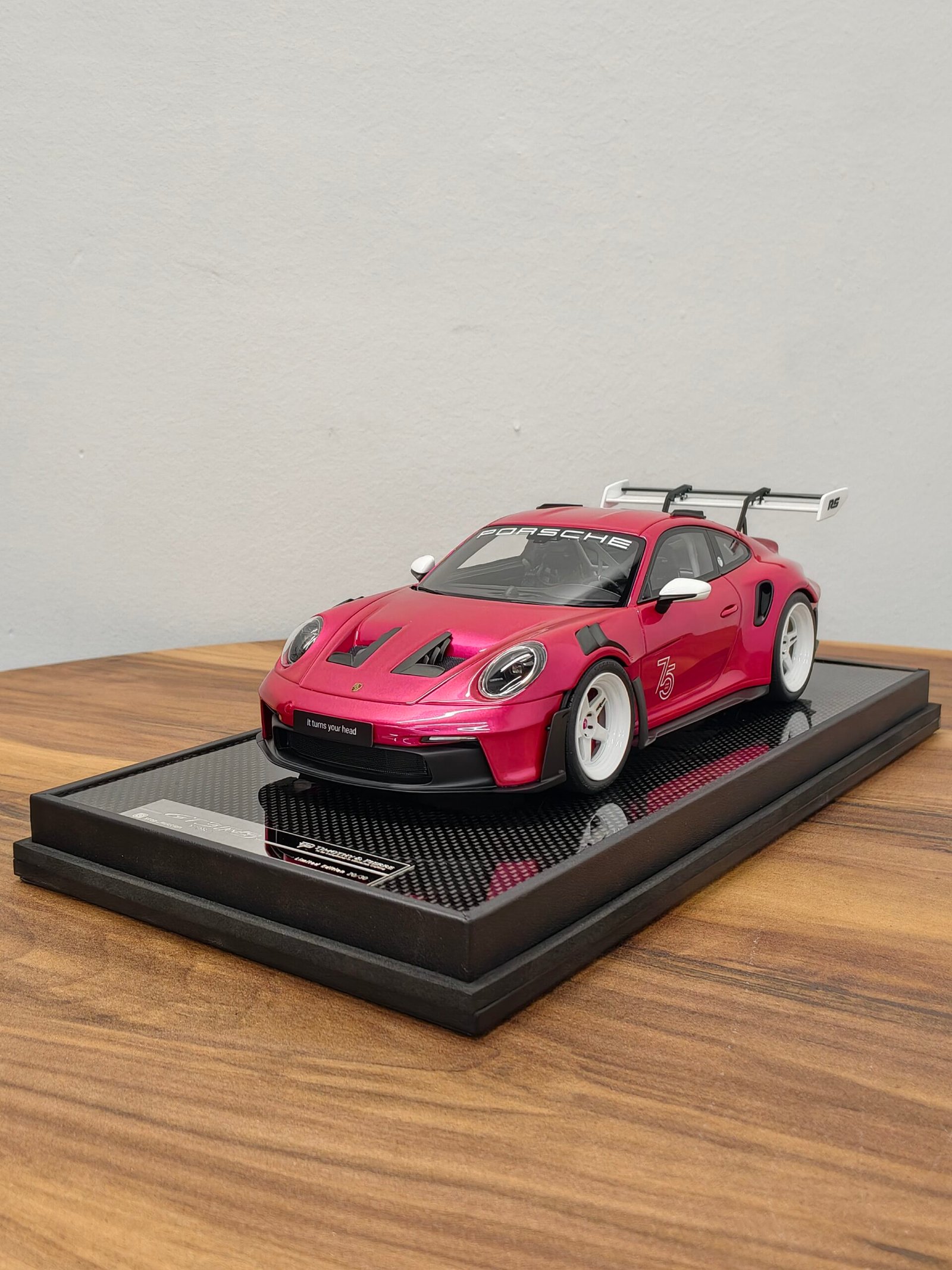 Porsche 911 (992.1) GT3 RS 1:18 Pink Momo