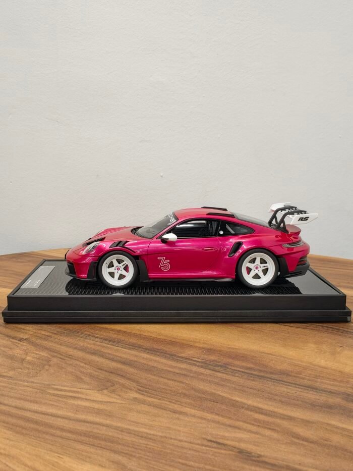 Porsche 911 (992.1) GT3 RS 1:18 Pink Momo - Image 3