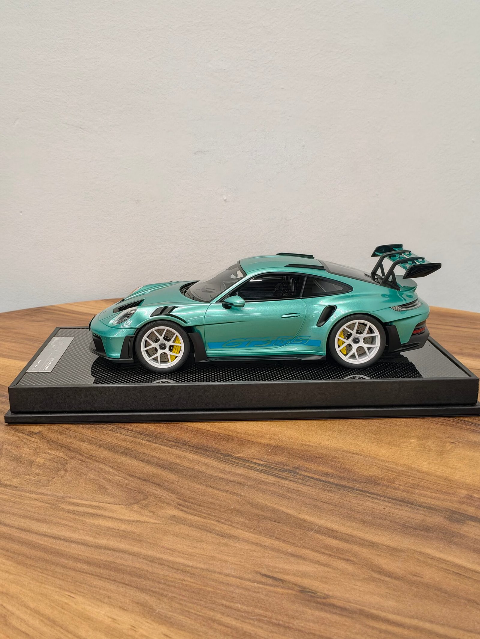Porsche gt3rs 911(992.1)Tiffany 1:18 - Image 3