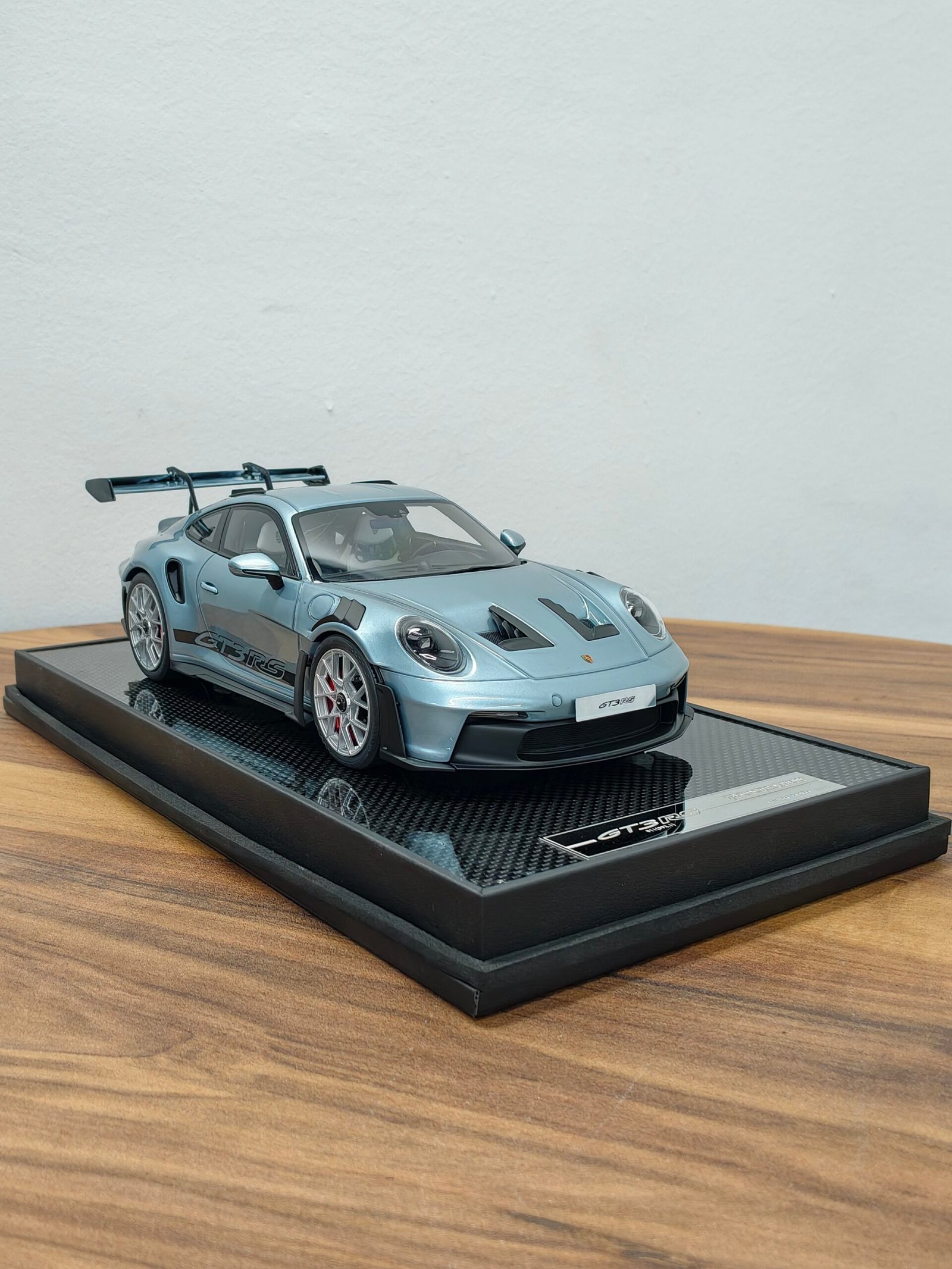 Porsche gt3rs 911(992.1) ice blue 1:18 - Image 2