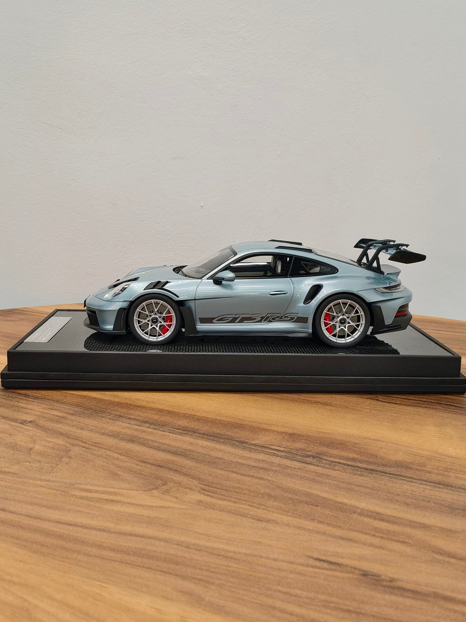 Porsche gt3rs 911(992.1) ice blue 1:18 - Image 3