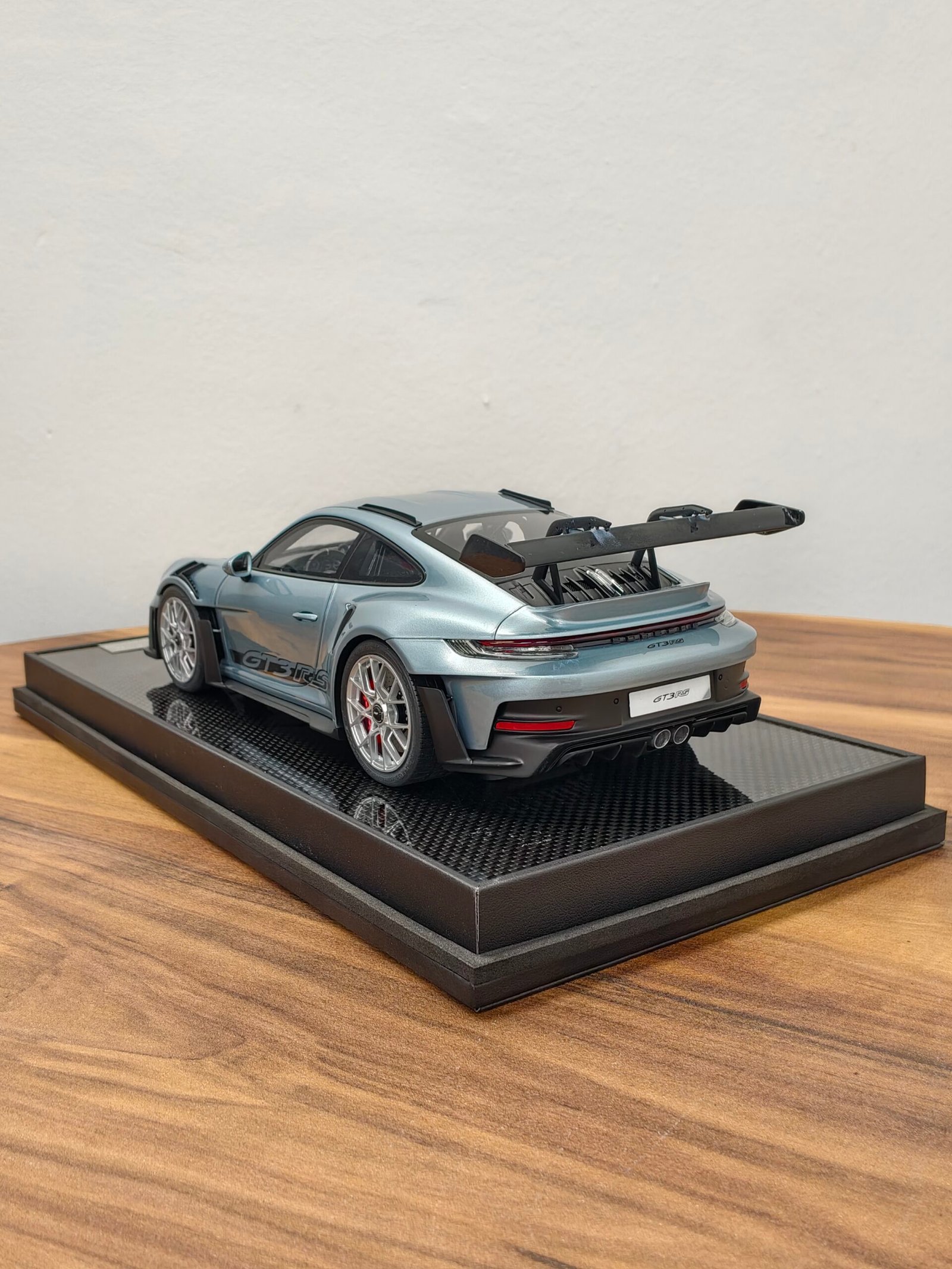 Porsche gt3rs 911(992.1) ice blue 1:18 - Image 4