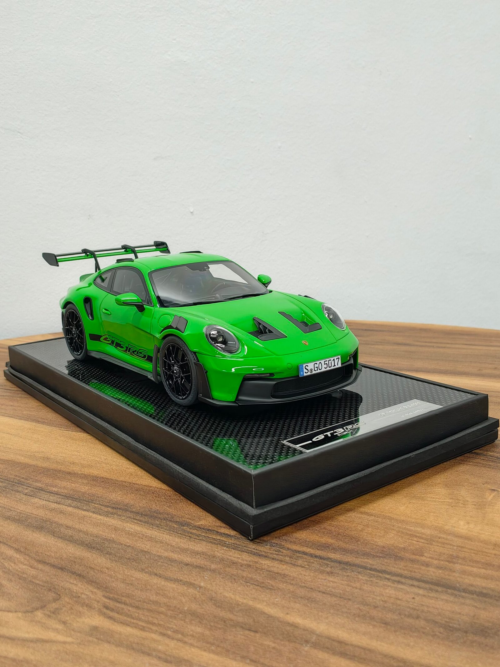 Porsche 911 (992.1) GT3 RS 1:18 Green - Image 2
