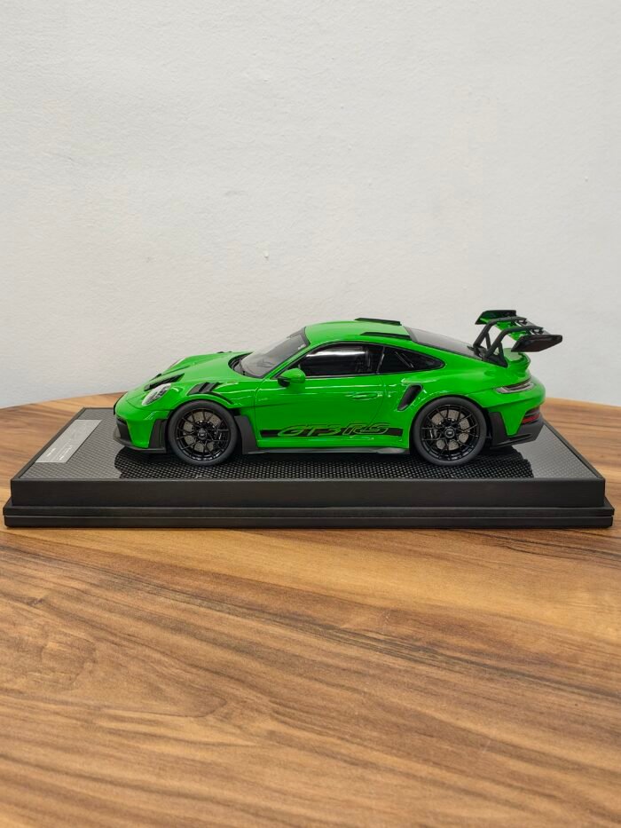 Porsche 911 (992.1) GT3 RS 1:18 Green - Image 3