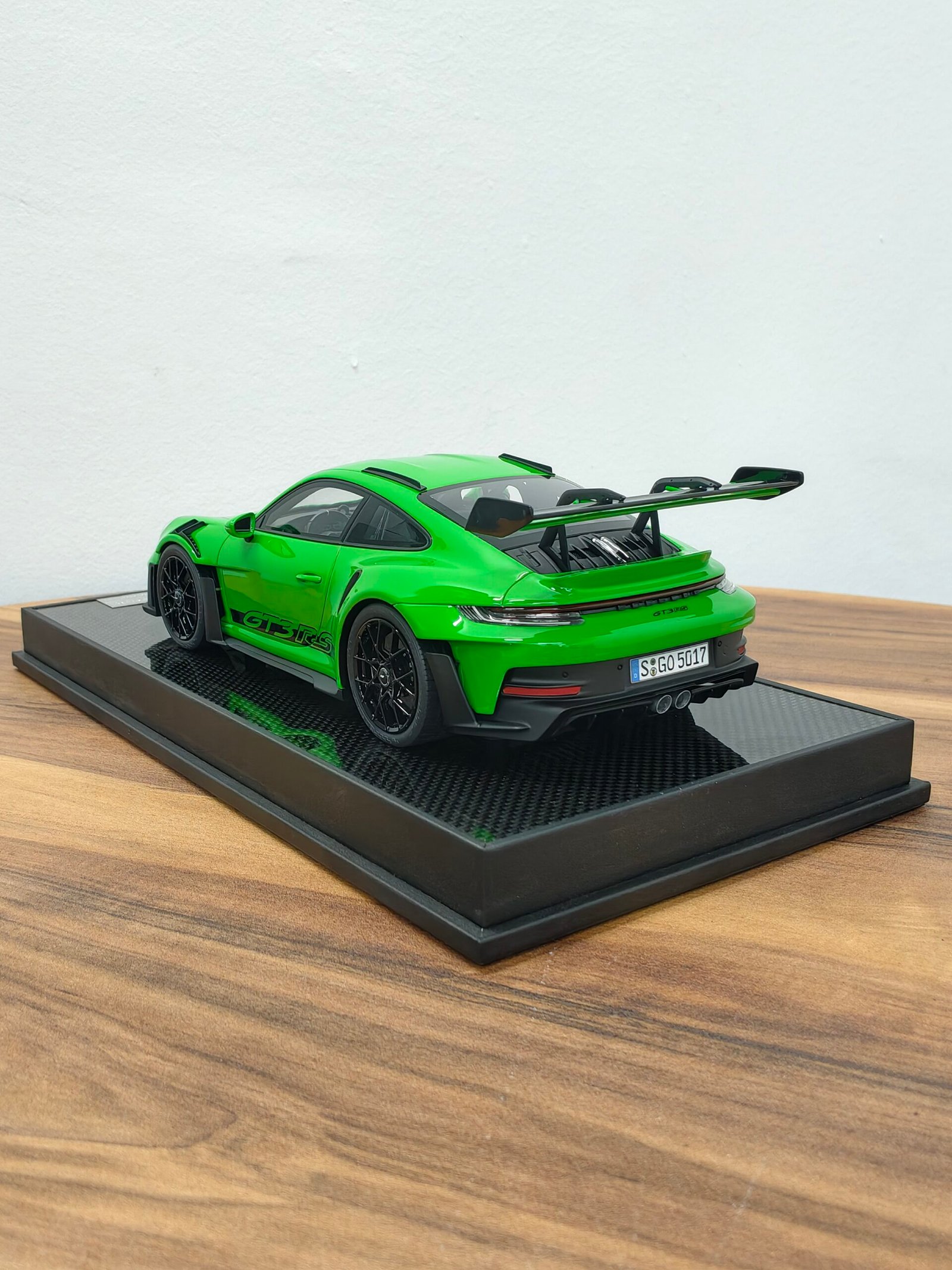 Porsche 911 (992.1) GT3 RS 1:18 Green - Image 4