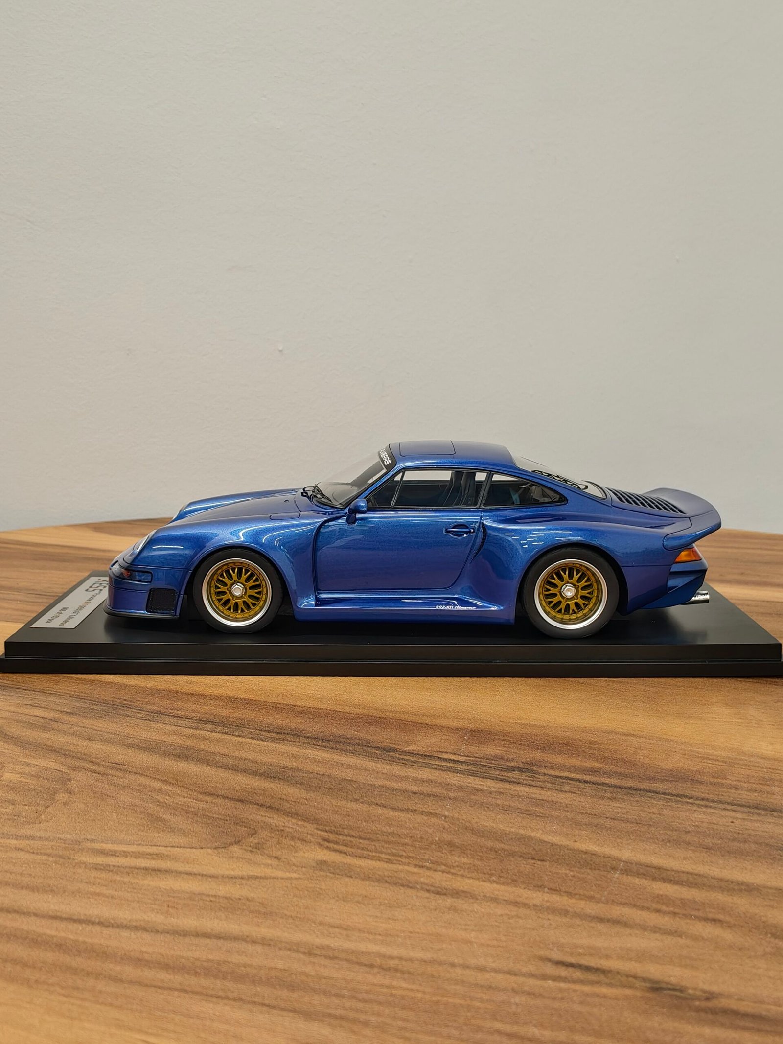 Porsche 911 (993) GT1 Almeras 1:18 Blue - Image 3