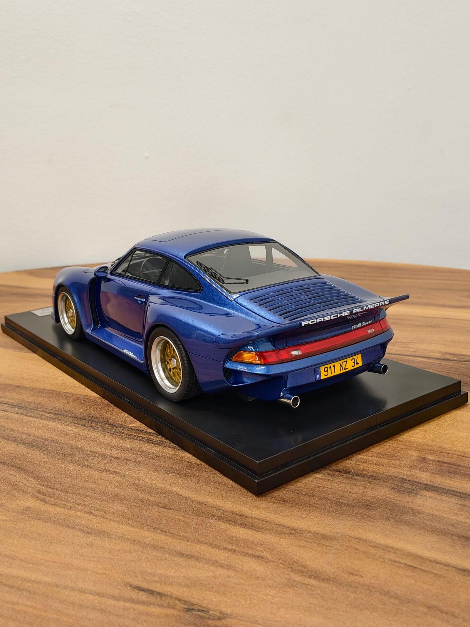 Porsche 911 (993) GT1 Almeras 1:18 Blue - Image 4