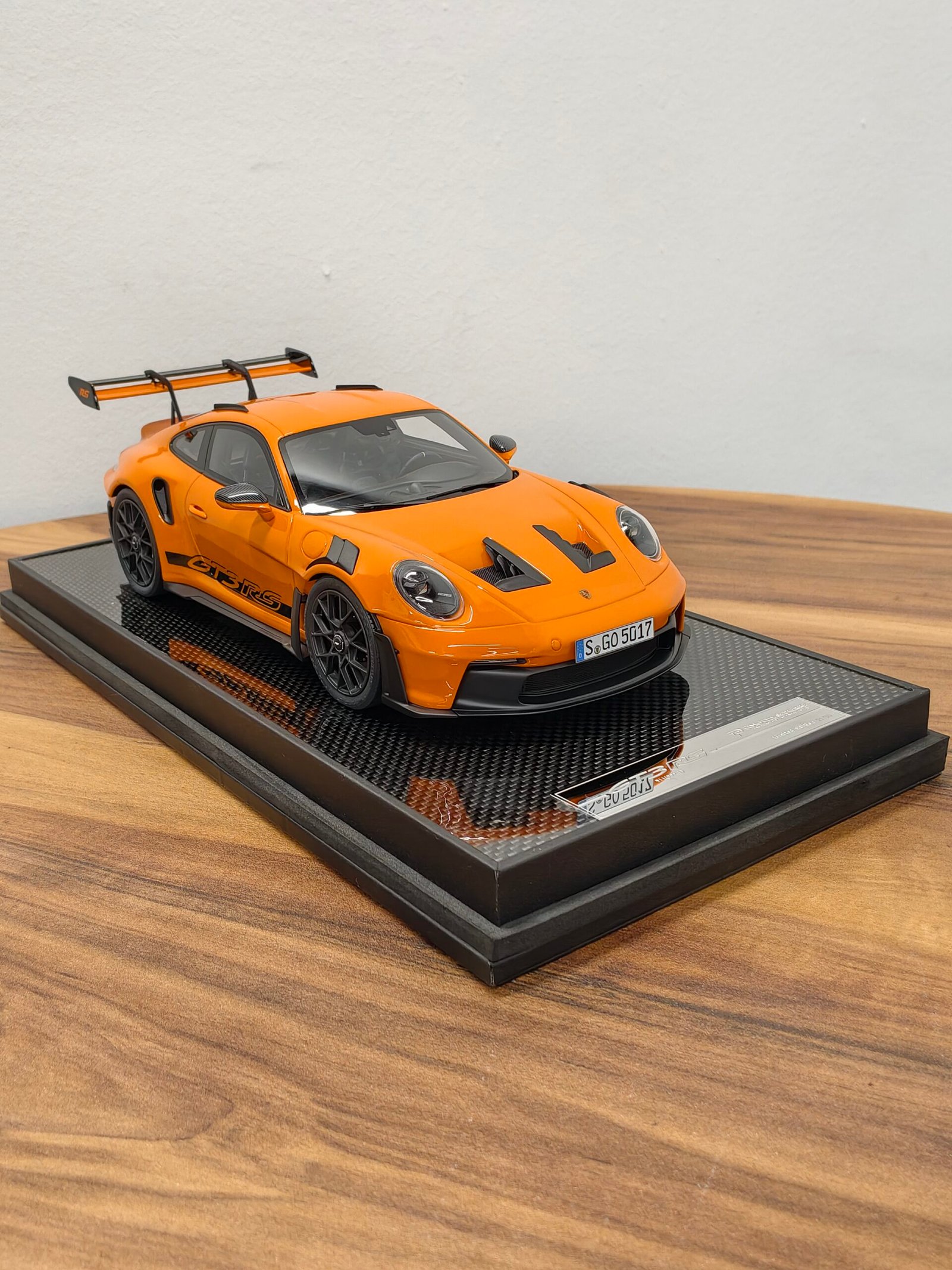 Porsche 911 (992.1) GT3 RS Orange 1:18 - Image 2