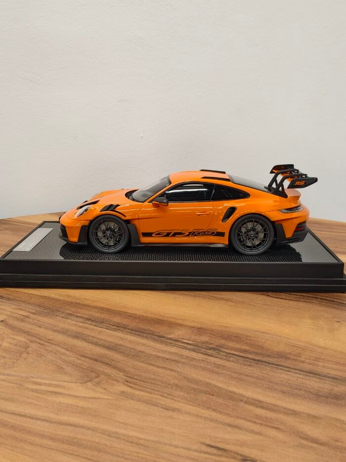 Porsche 911 (992.1) GT3 RS Orange 1:18 - Image 3