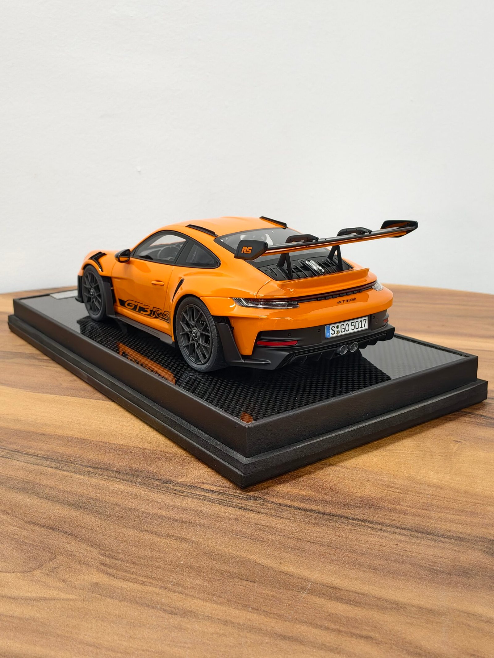 Porsche 911 (992.1) GT3 RS Orange 1:18 - Image 4