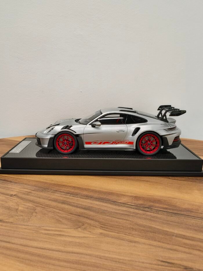 Porsche Gt3rs 911(992.1)silver 1:18 - Image 3