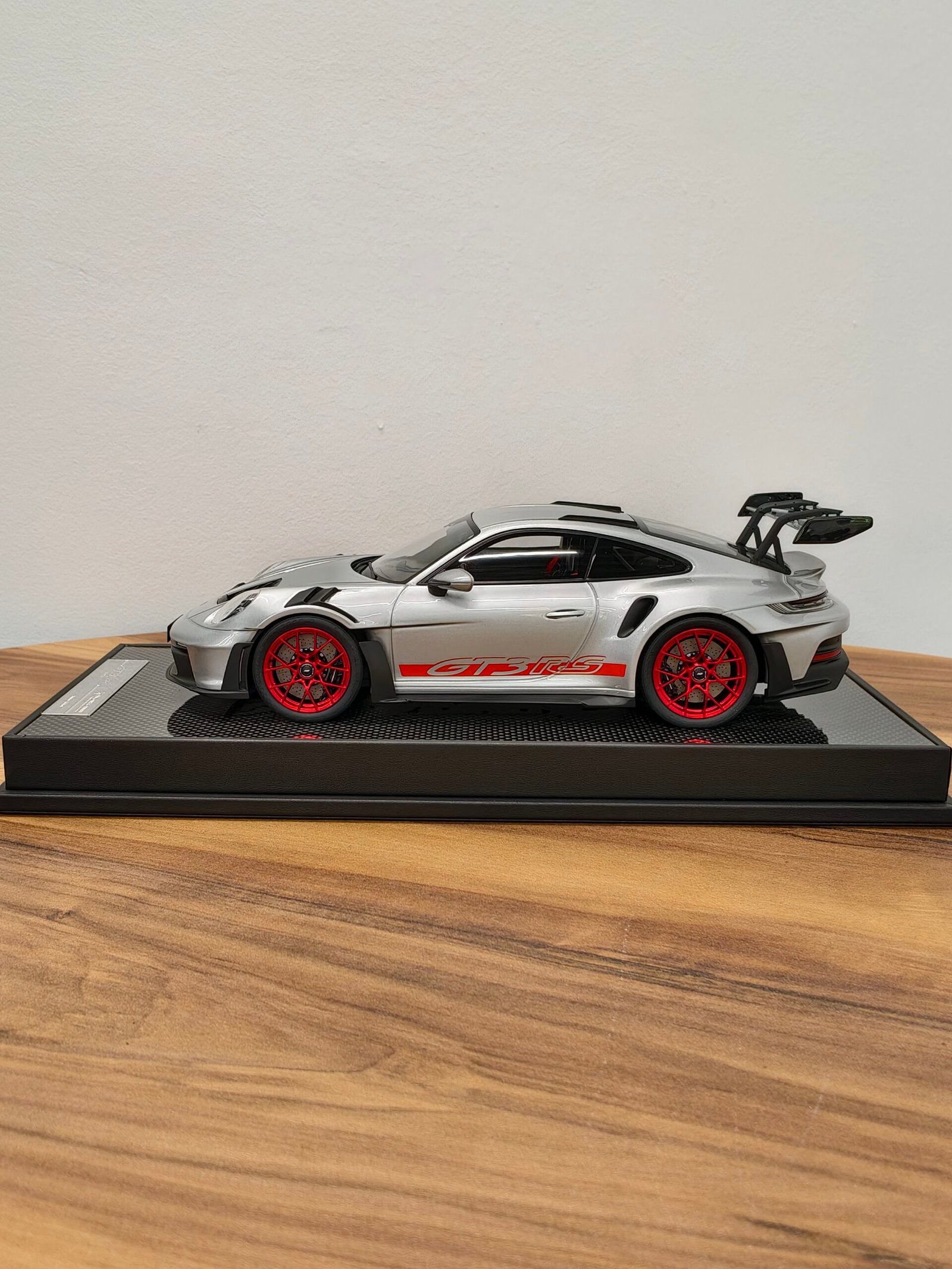 Porsche Gt3rs 911(992.1)silver 1:18 - Image 3