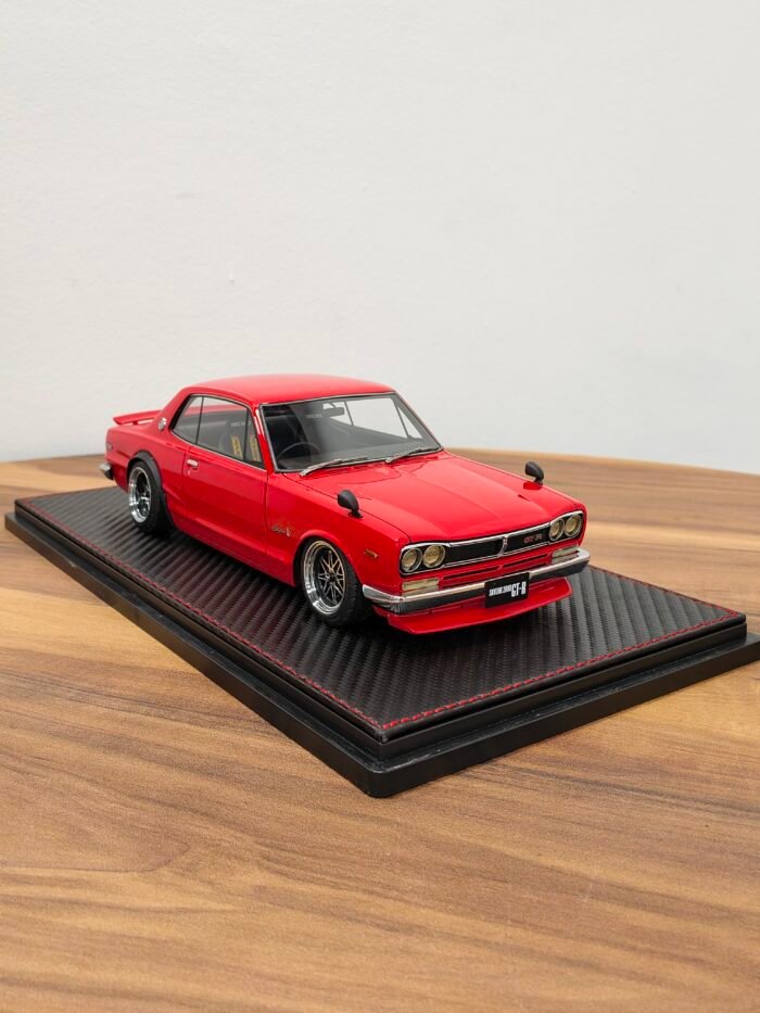 Nissan Skyline 2000 GT-R 1:18 Red - Image 2