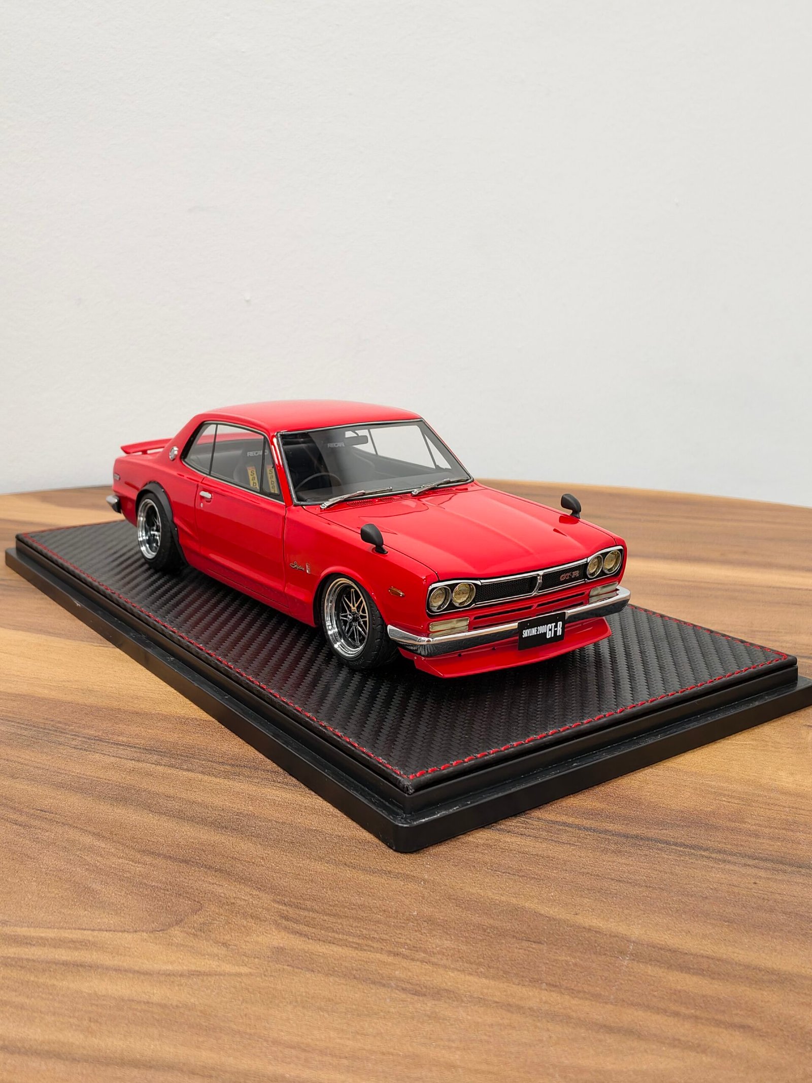 Nissan Skyline 2000 GT-R 1:18 Red - Image 2