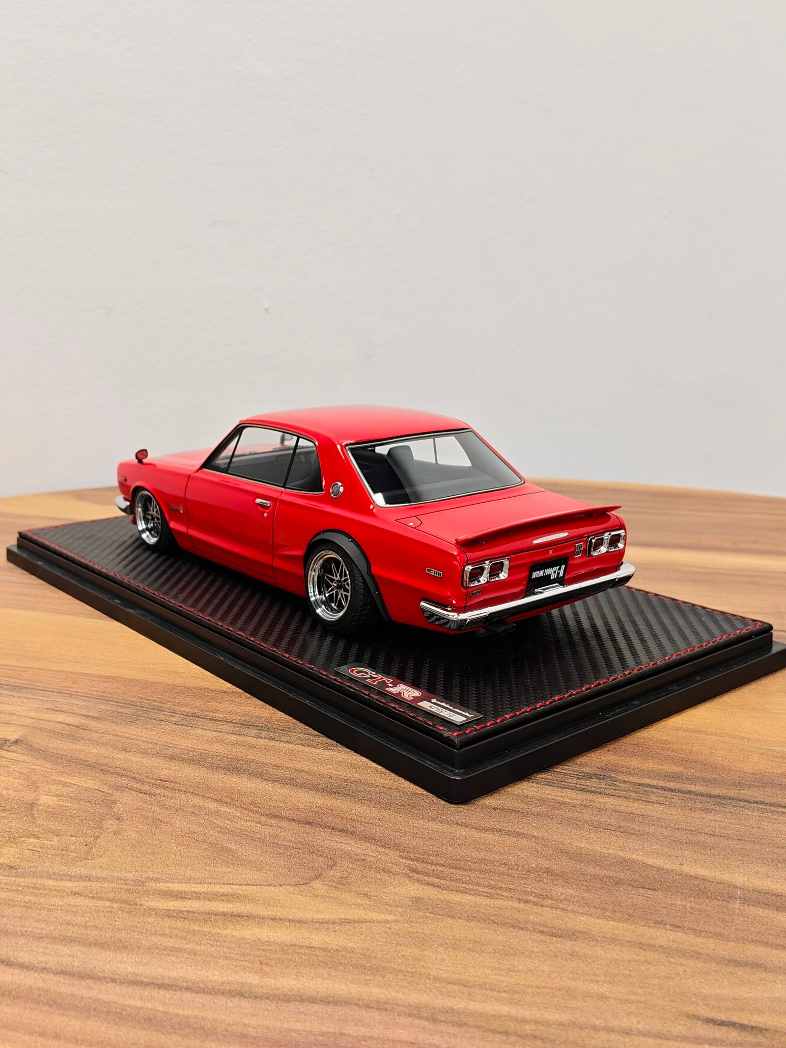 Nissan Skyline 2000 GT-R 1:18 Red - Image 4