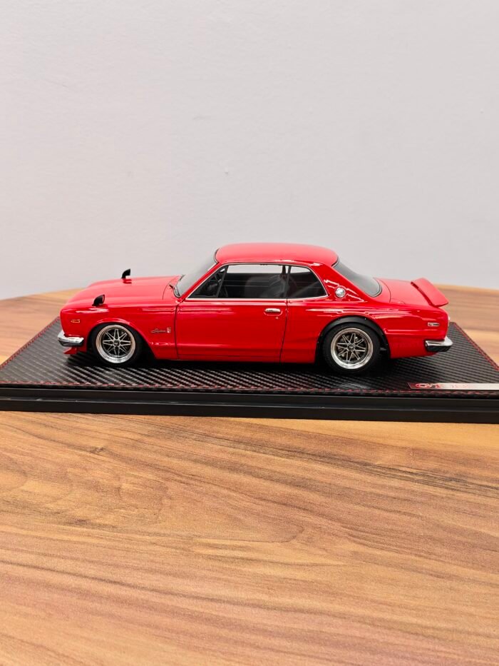 Nissan Skyline 2000 GT-R 1:18 Red - Image 3