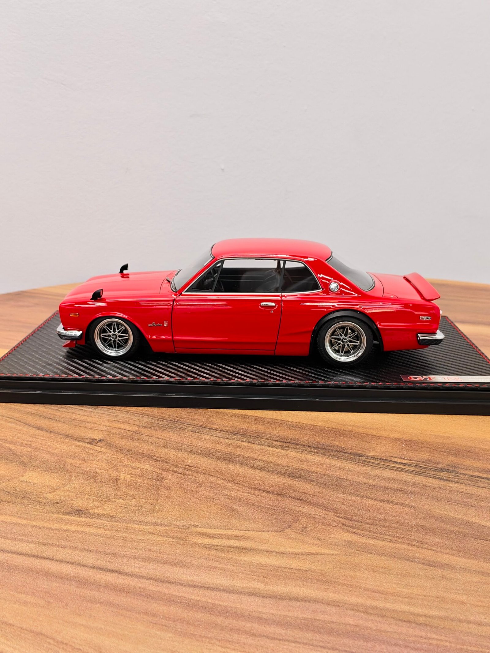 Nissan Skyline 2000 GT-R 1:18 Red - Image 3