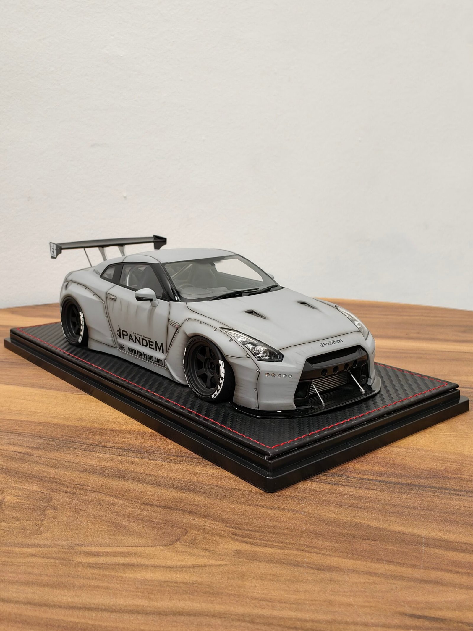 Pandem R35 GT-R 1:18 Matte Gray - Image 2