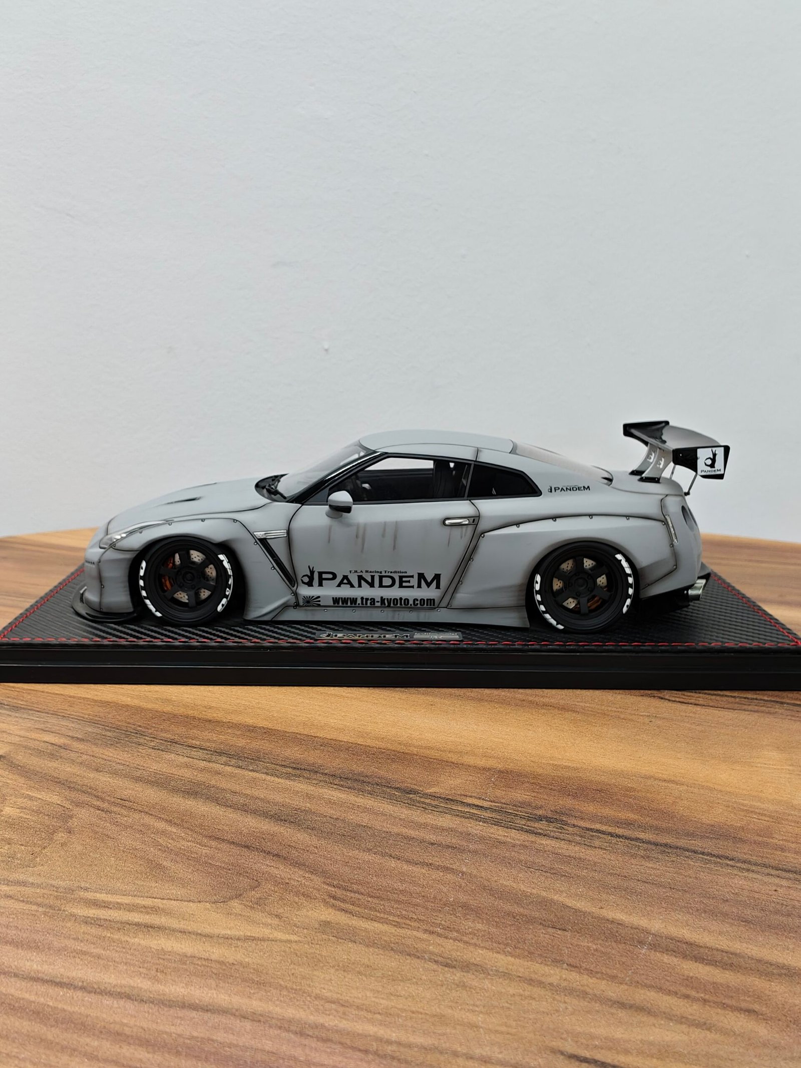 Pandem R35 GT-R 1:18 Matte Gray - Image 3