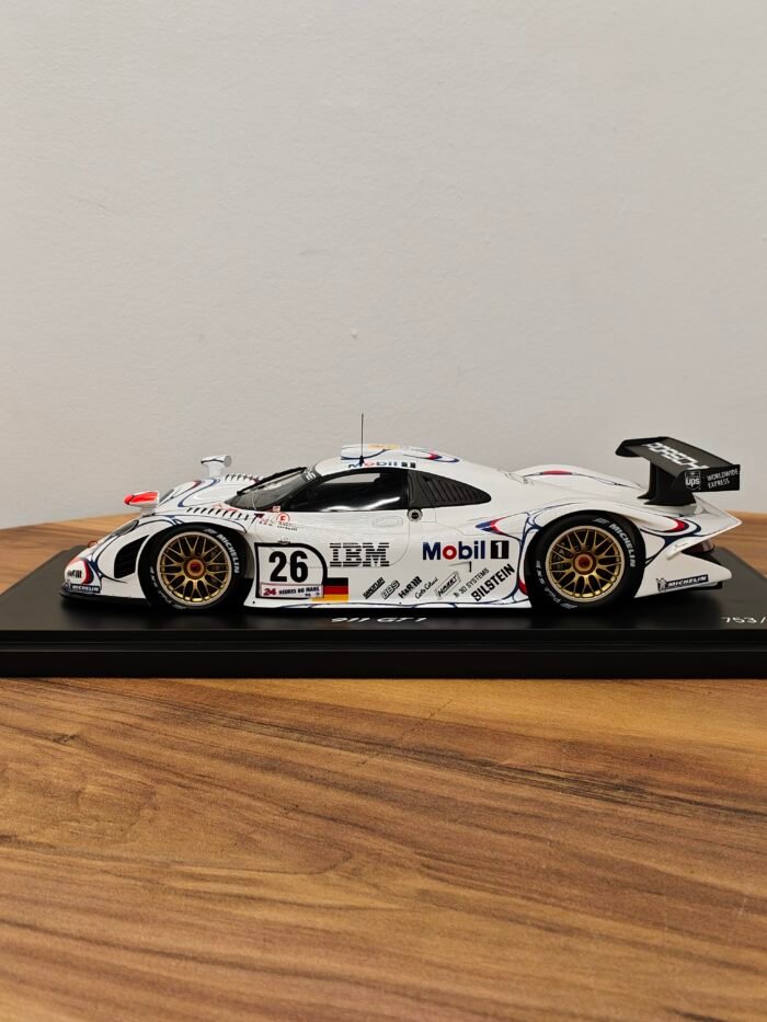 Porsche 991 GT1/98 White 1:18 - Image 3