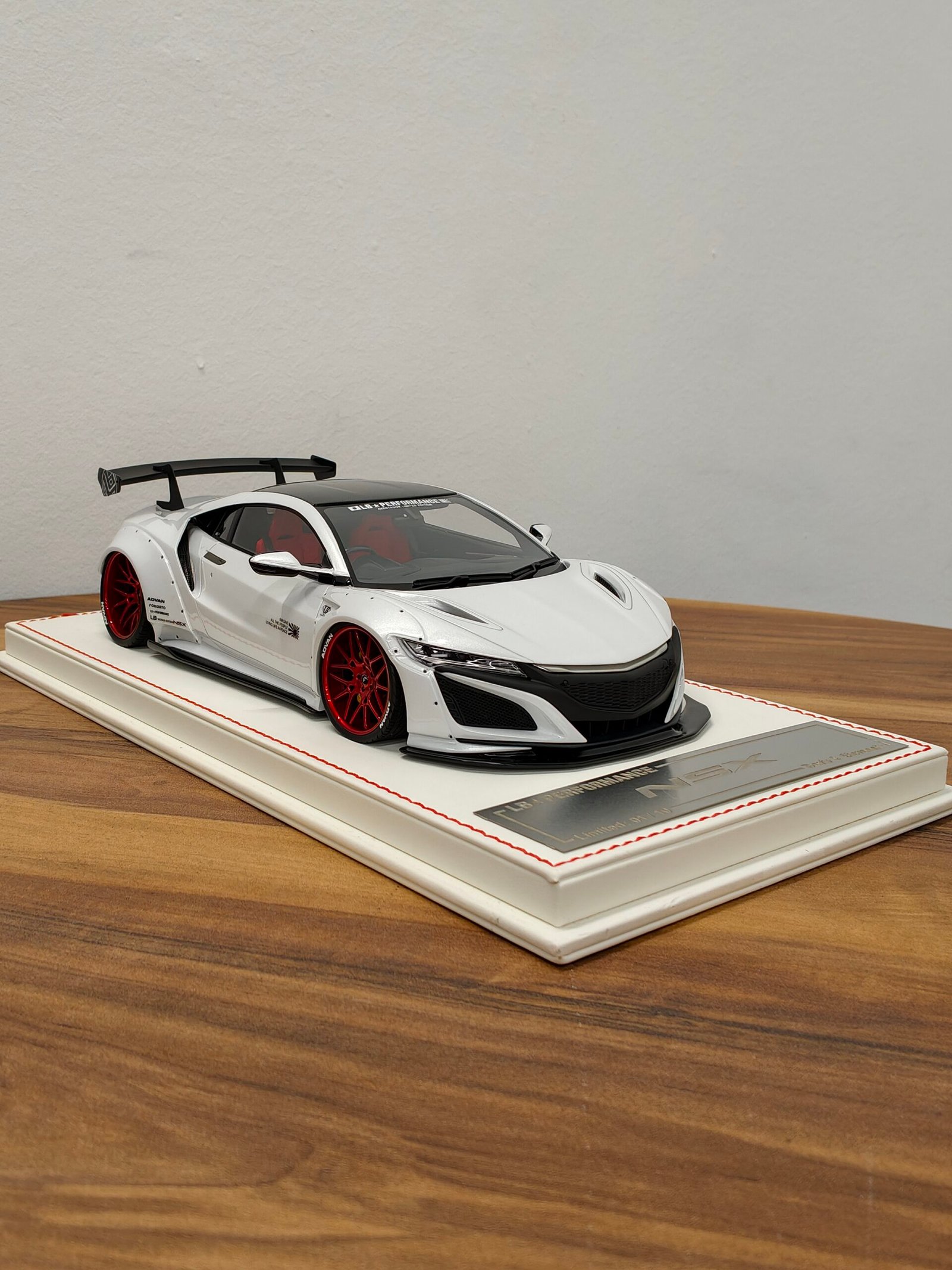 LB Performance NSX Pearl White 1:18 - Image 2