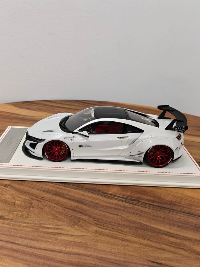 LB Performance NSX Pearl White 1:18 - Image 3