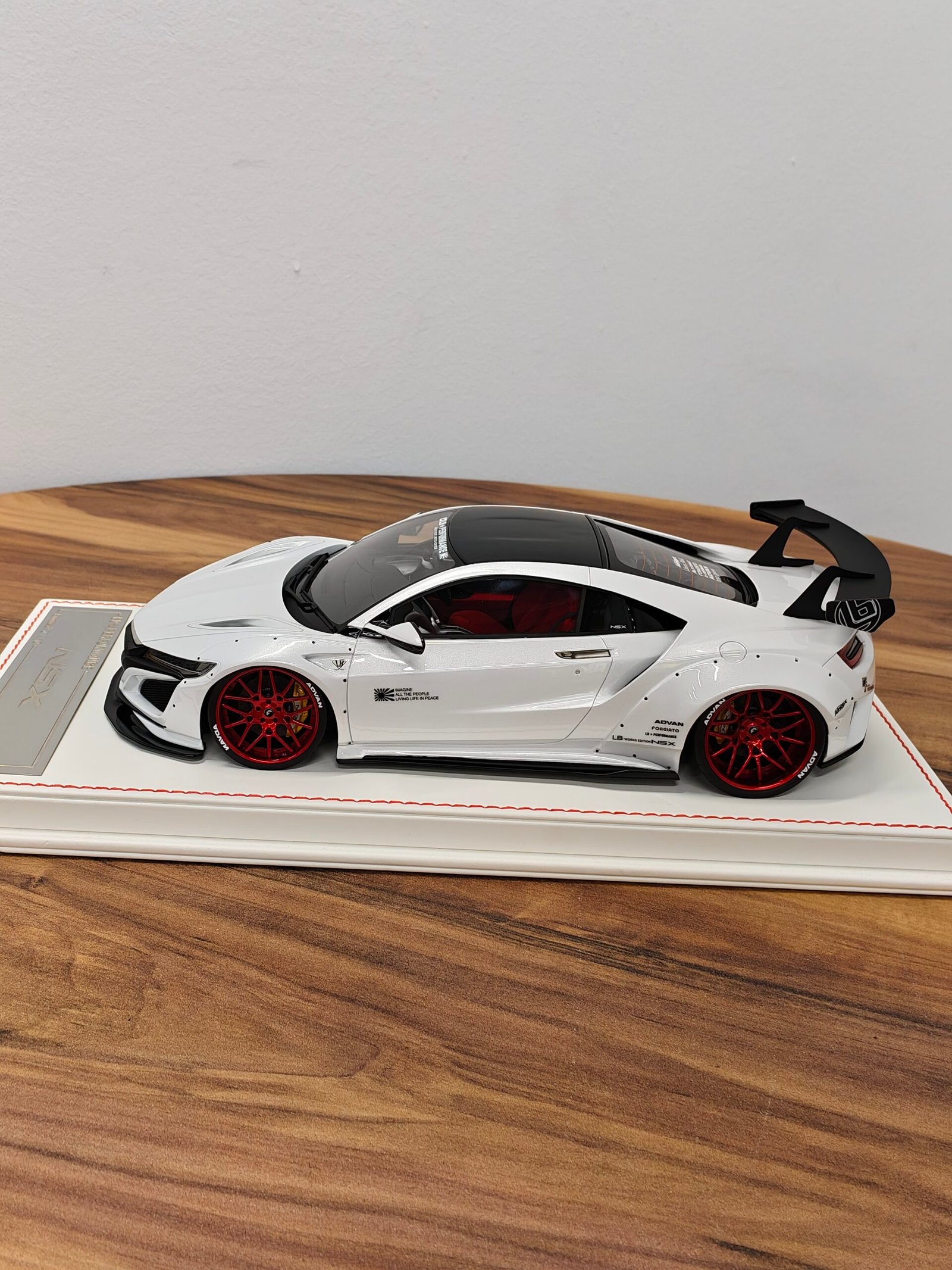 LB Performance NSX Pearl White 1:18 - Image 3