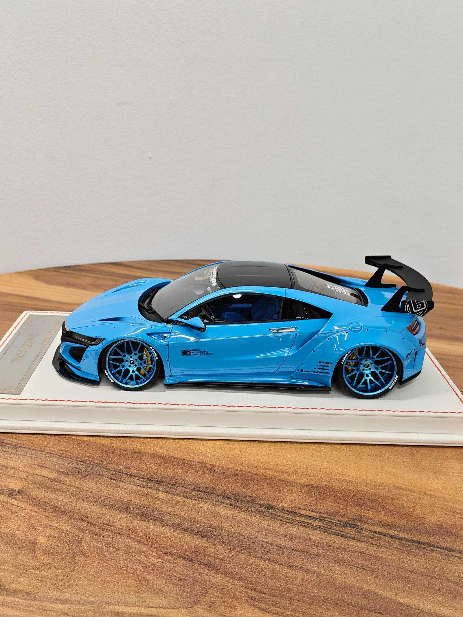 LB Performance NSX 1:18 Blue - Image 3
