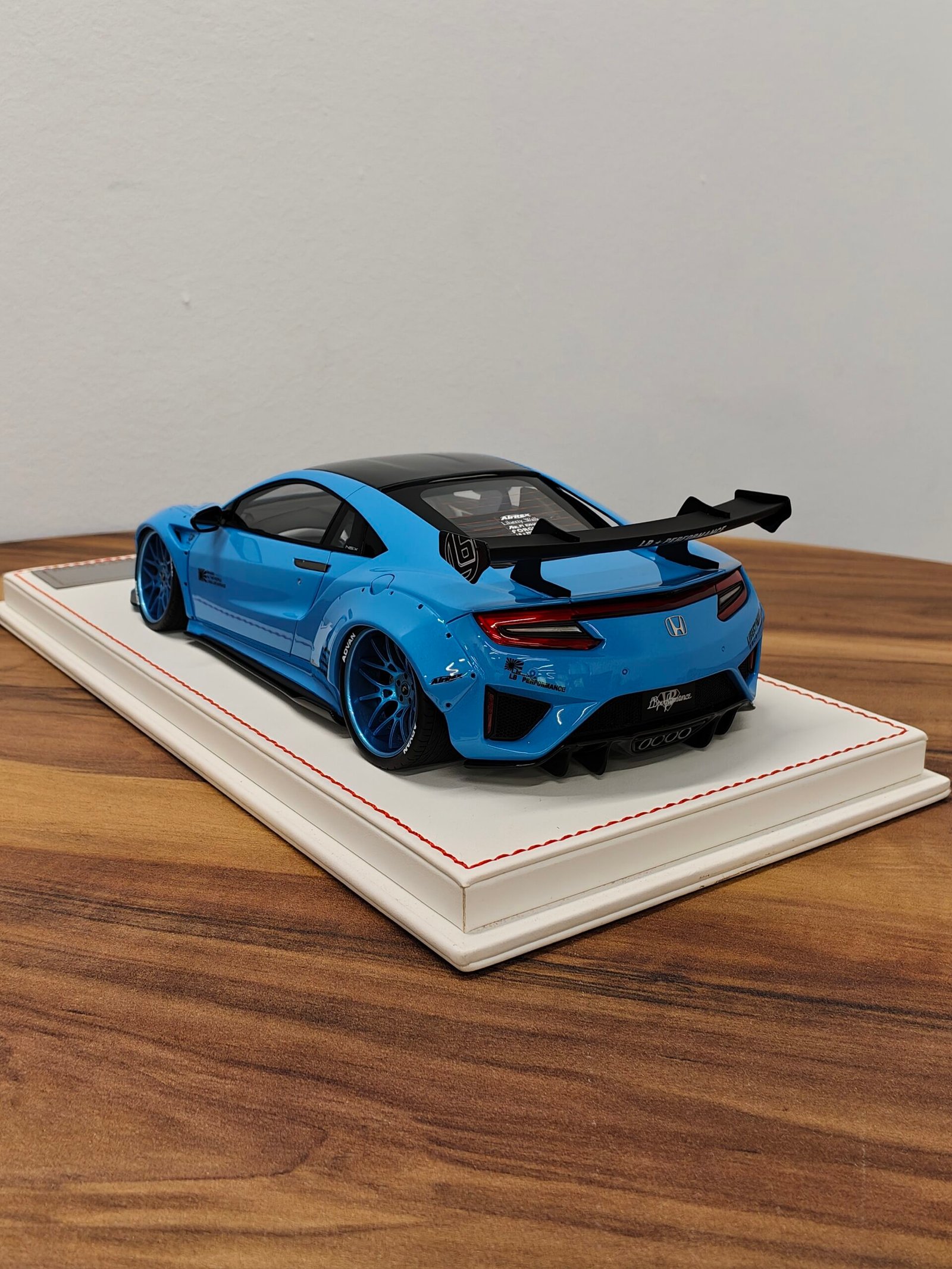 LB Performance NSX 1:18 Blue - Image 4