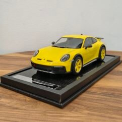 Porsche 911 Dakar 1:18 Yellow