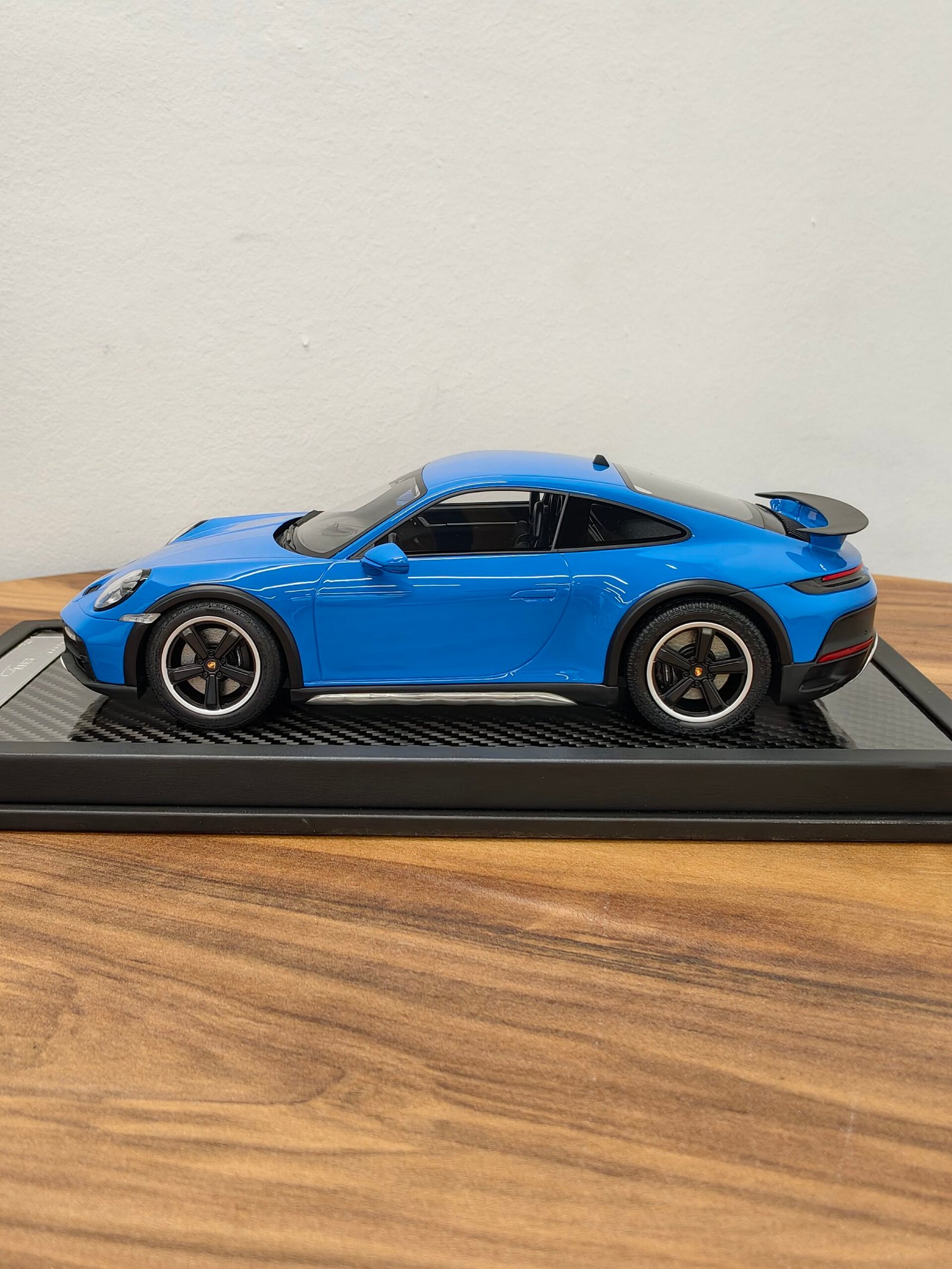 Porsche 911 Dakar 1:18 Blue - Image 3