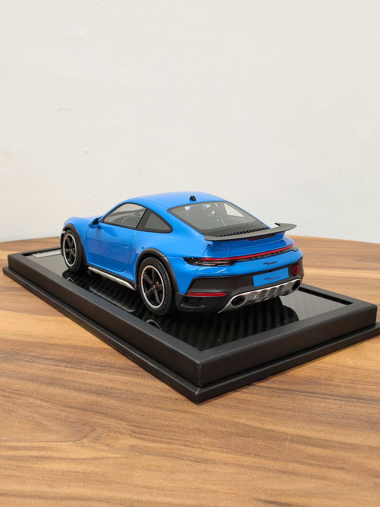 Porsche 911 Dakar 1:18 Blue - Image 4