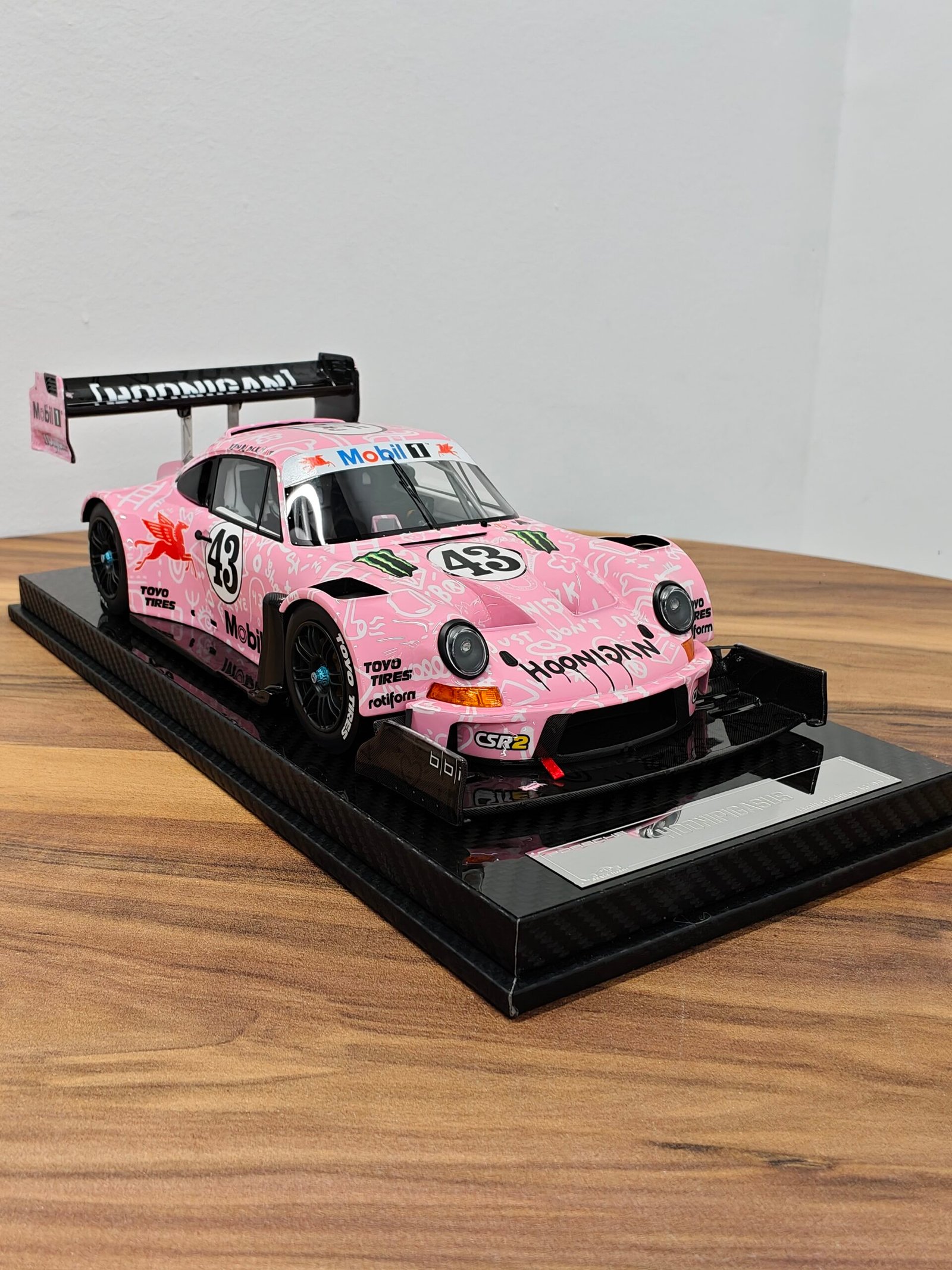 Porsche Hoonpigasus 1:18 Pink - Image 2