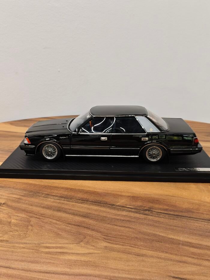 Toyota Crown (120) 2.8 Royal Saloon G 1:18 Black - Image 3