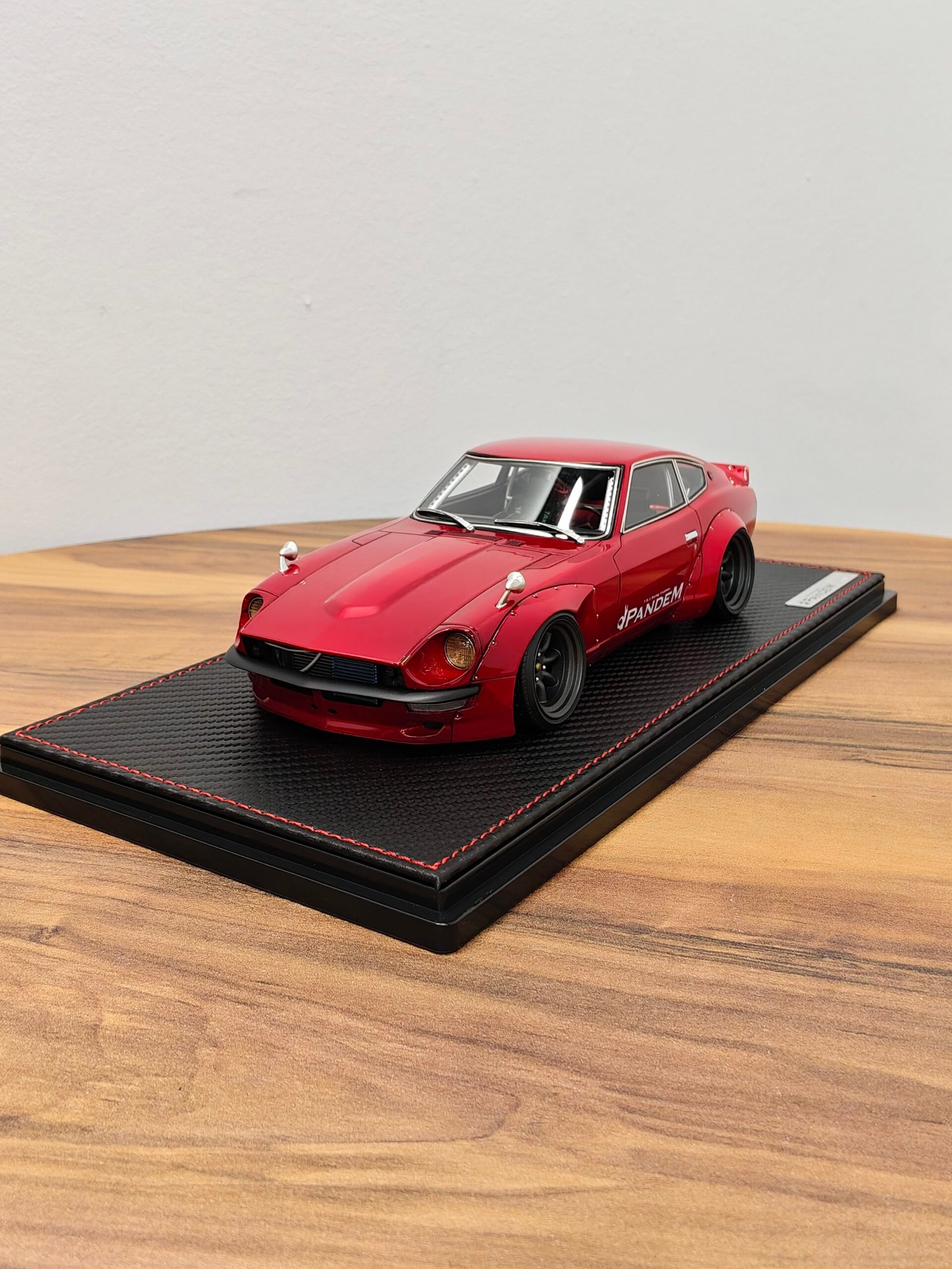 Pandem S30 Z 1:18 Red Metallic