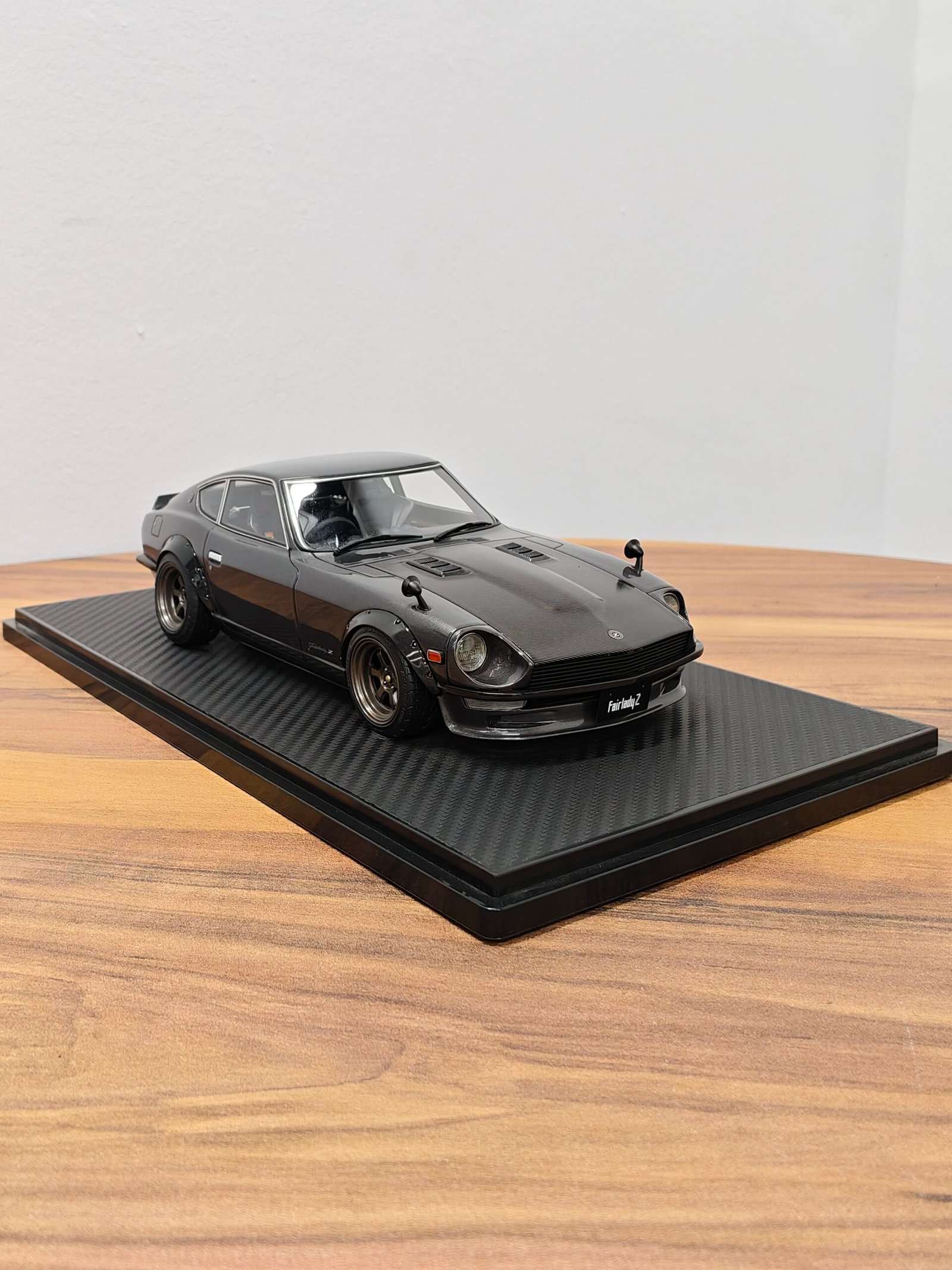 Nissan Skyline 2000 GT-R 1:18 Black - Image 2