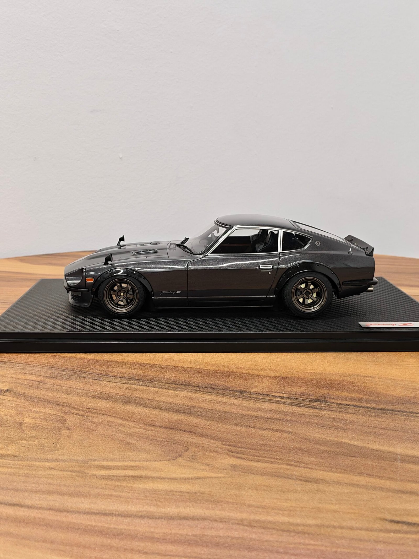 Nissan Skyline 2000 GT-R 1:18 Black - Image 3