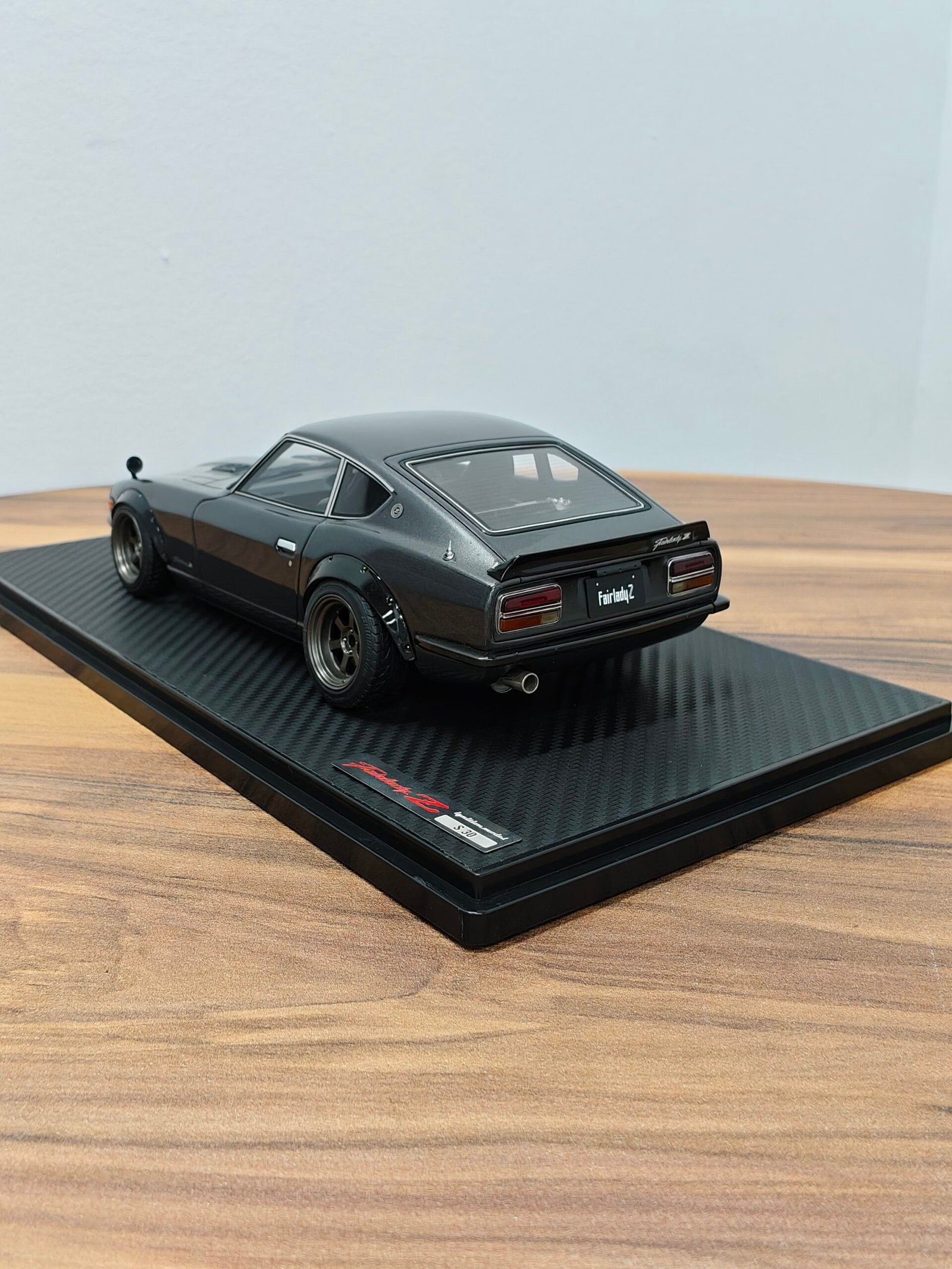 Nissan Skyline 2000 GT-R 1:18 Black - Image 4