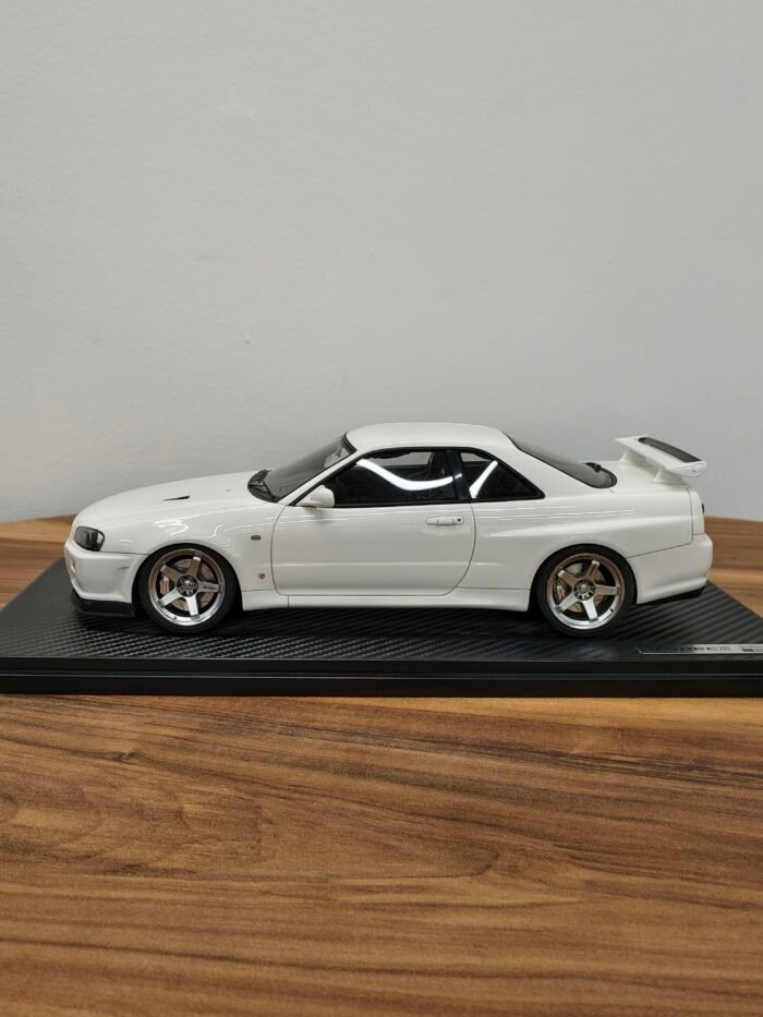 Nissan Skyline GT-R-V - Spec II R34 White 1:18 - Image 3