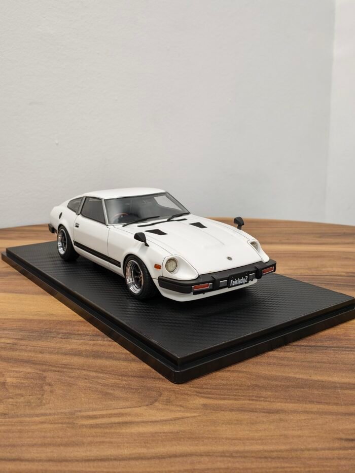 Nissan Fairlady Z 1:18 White - Image 2