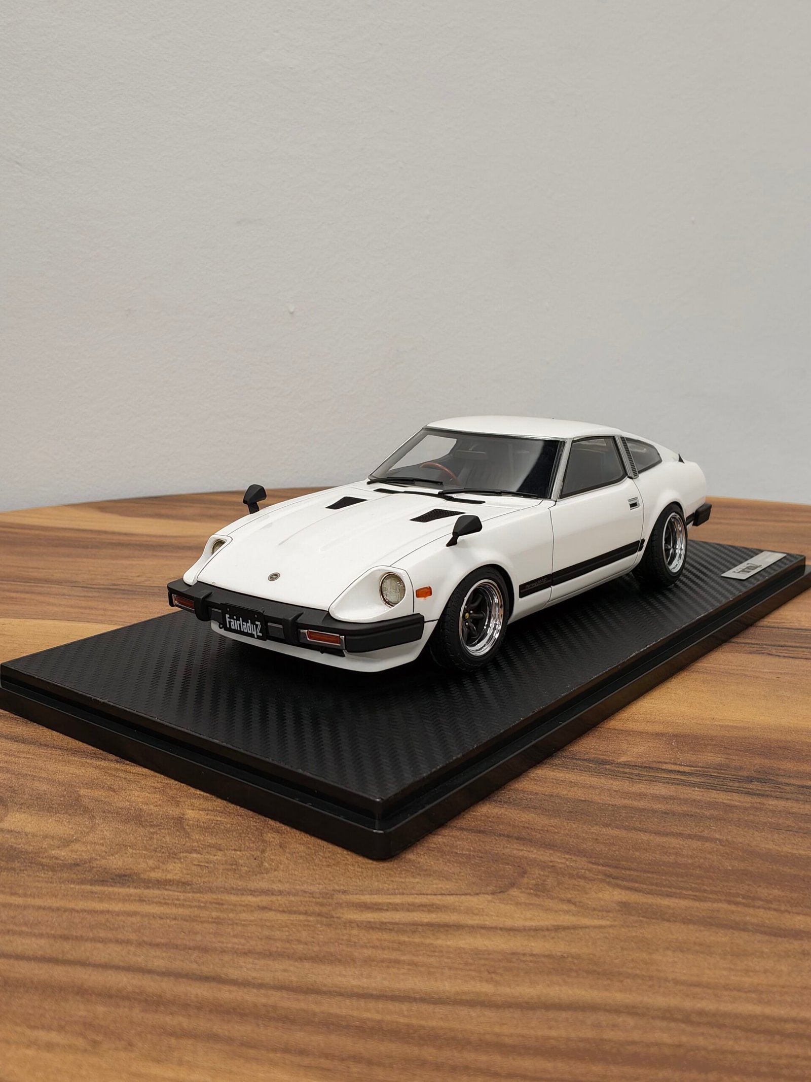 Nissan Fairlady Z 1:18 White
