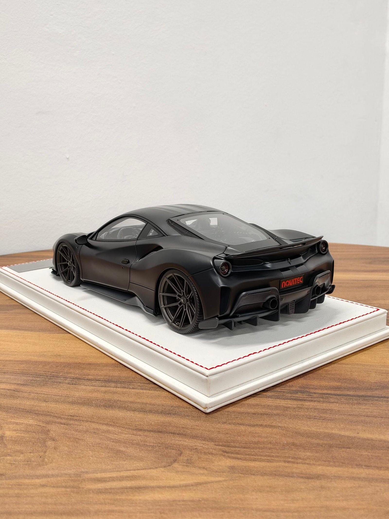 Ferrari Novitec 488 Pista 1:18 Black - Image 4