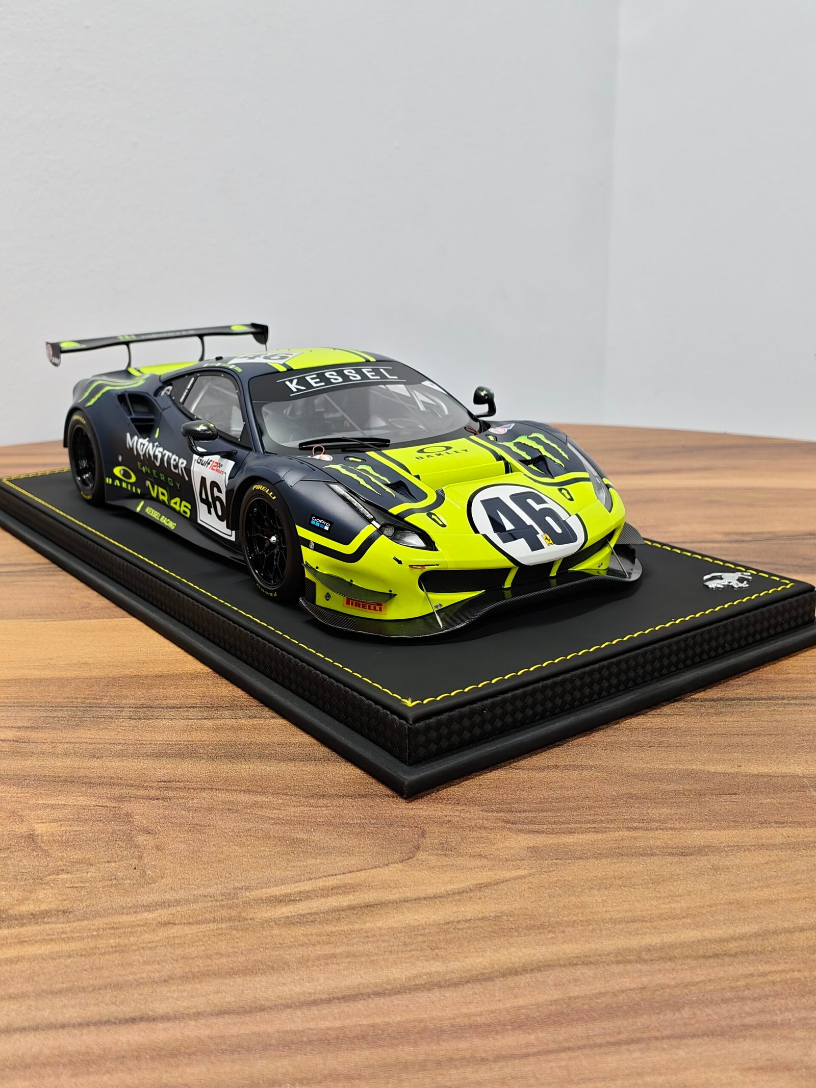 Ferrari 488 GT3 Valentino Rossi 1:18 Blue - Image 2