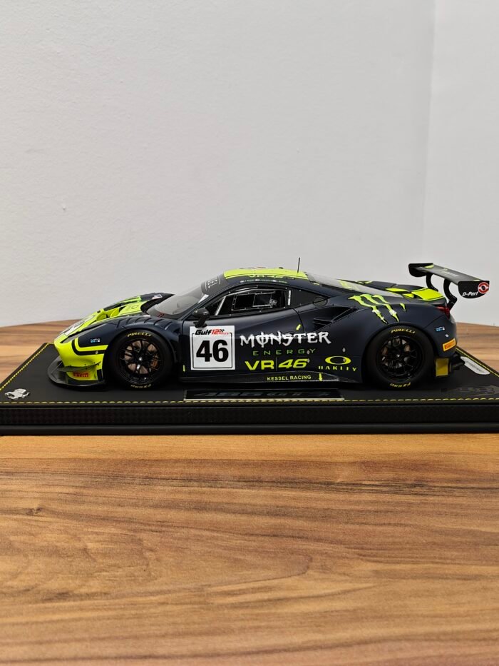 Ferrari 488 GT3 Valentino Rossi 1:18 Blue - Image 3